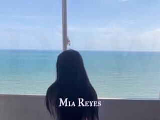 Mia_Reyes