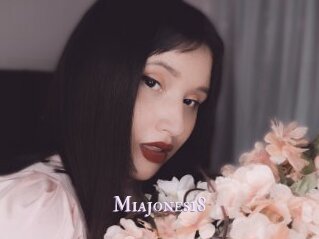 Miajones18